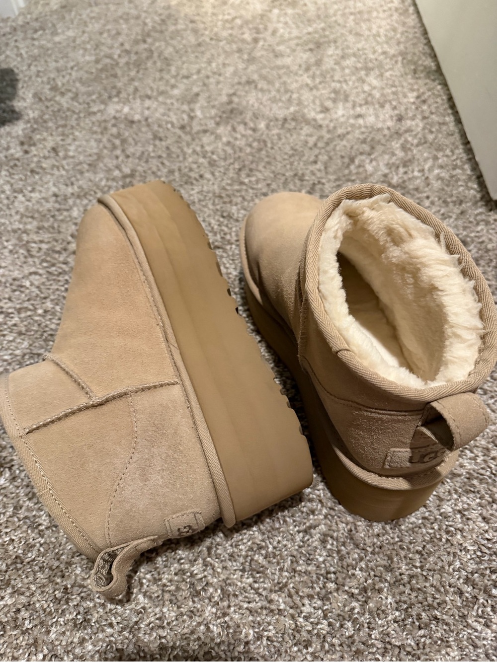 Ultra Mini Platform UGGS - Picture 2 of 4